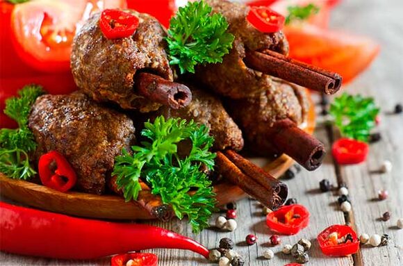 Meat rolls with spices and vegetables is an example of proper nutrition